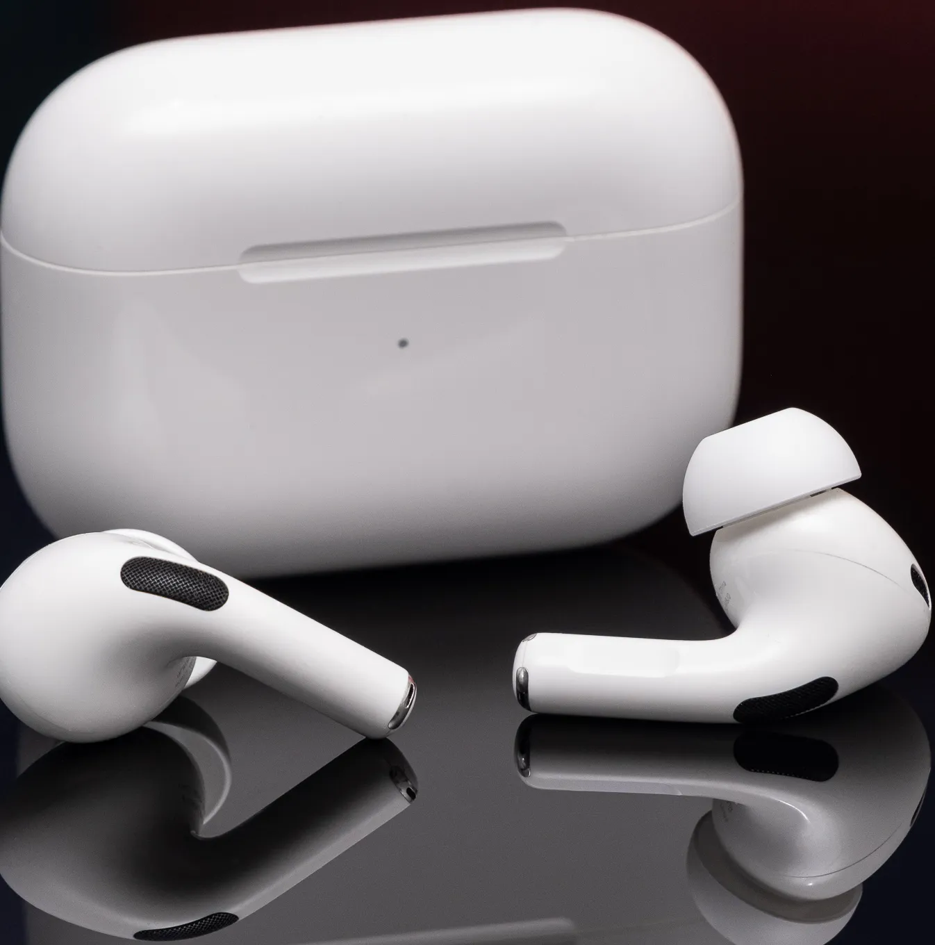 AirPods Pro (1st generation) with Wireless Charging Case