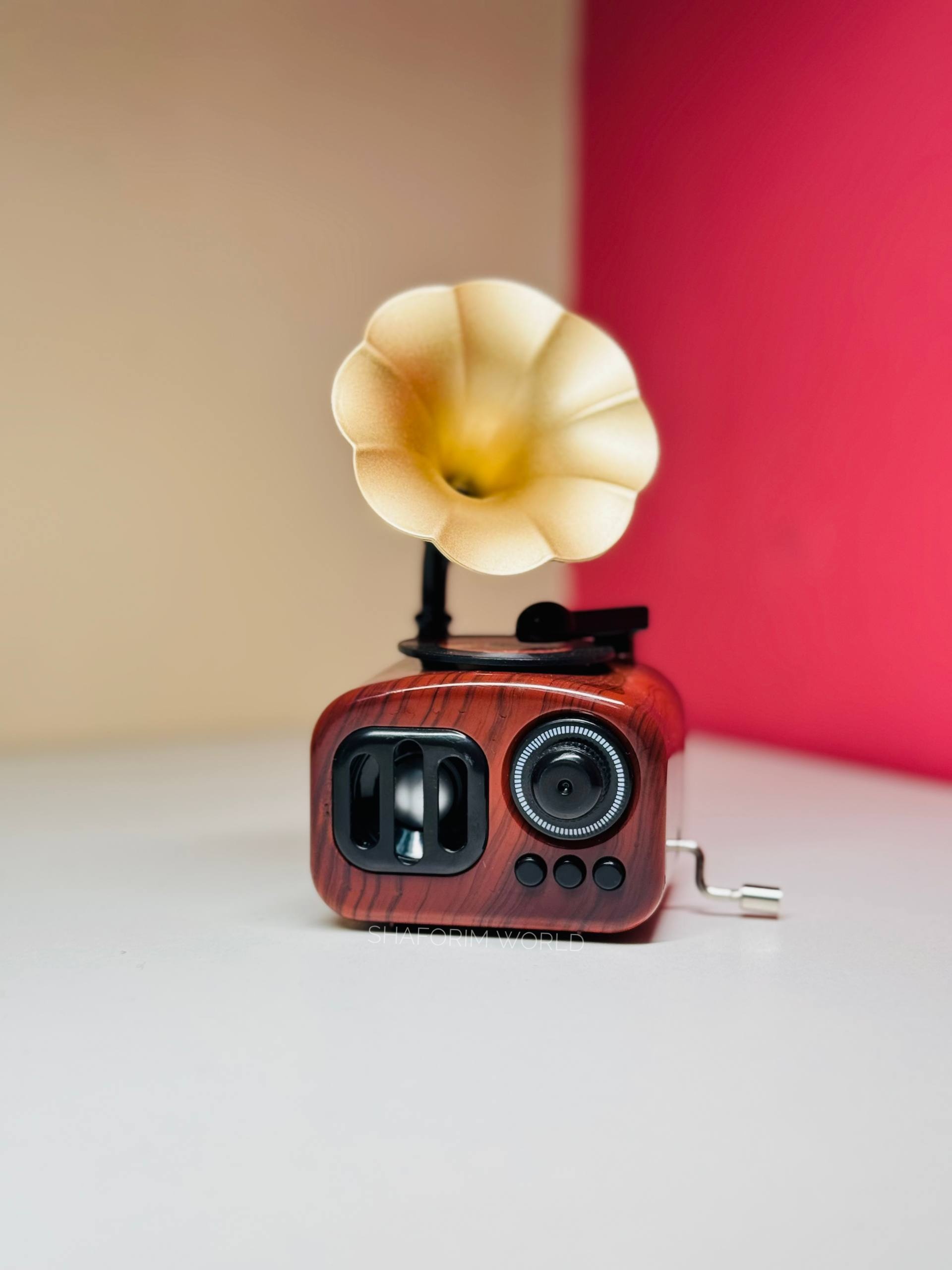 Mini Vintage Gramophone [small size]